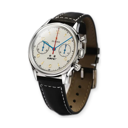 Sea-Gull 1963 Edição 70 Anos champagne em ângulo de 45 graus, fundo branco