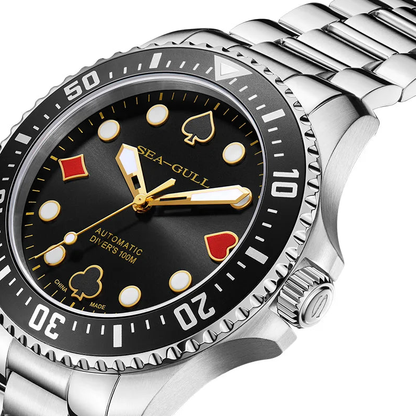 Caixa, bezel e coroa do Sea-Gull Poker Master em fundo branco