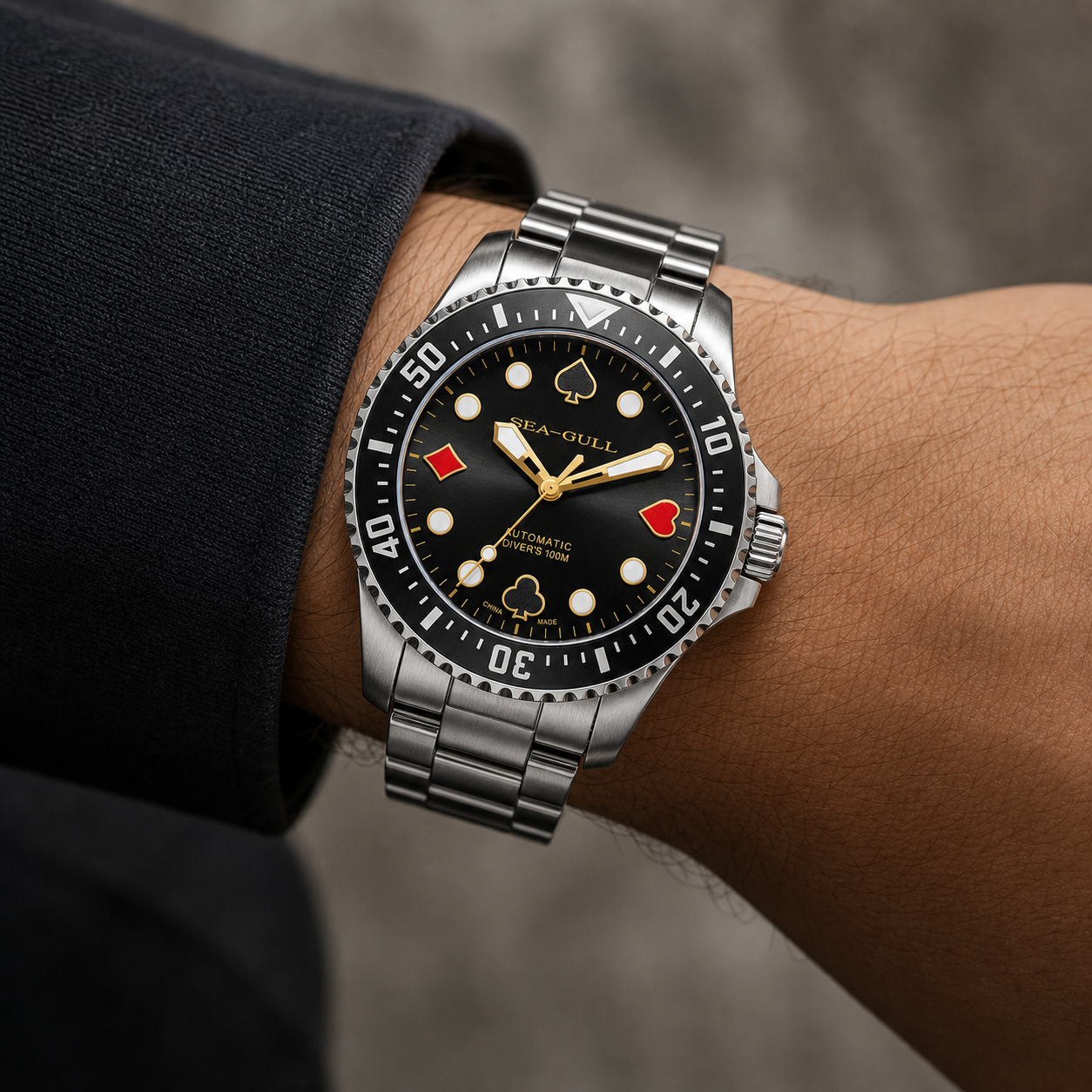Sea-Gull 816.27.1067 Poker Master preto usado no pulso masculino
