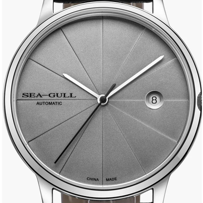 Detalhe do mostrador cinza do Sea-Gull 819.42.6015